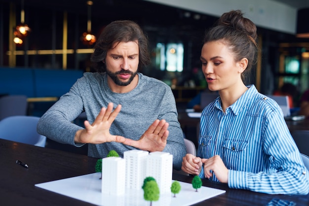 Când este mai rentabil să renovezi și când să construiești de la zero?