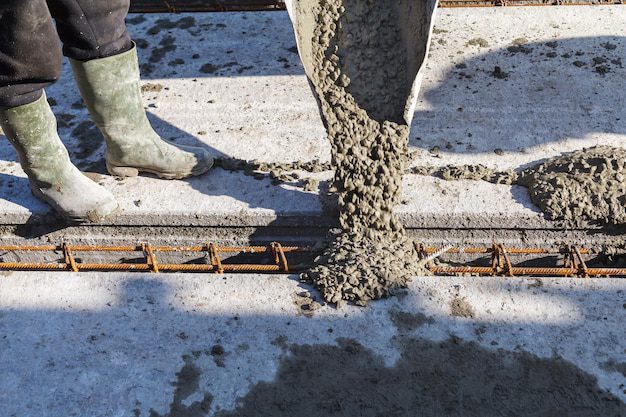 Cum alegi betonul potrivit pentru structuri durabile?